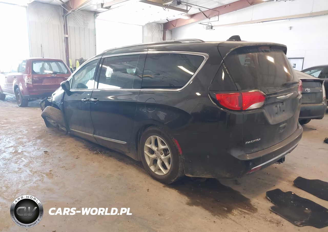 2018 Chrysler Pacifica Touring L VIN:2C4RC1BG5JR166956 - 3