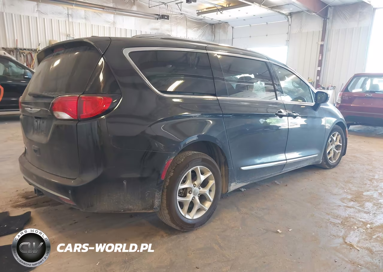 2018 Chrysler Pacifica Touring L VIN:2C4RC1BG5JR166956 - 4