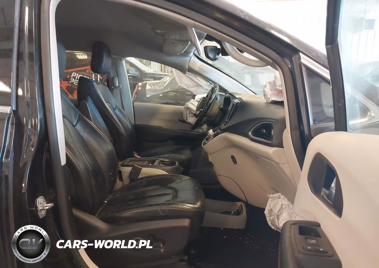 2018 Chrysler Pacifica Touring L VIN:2C4RC1BG5JR166956 - 5