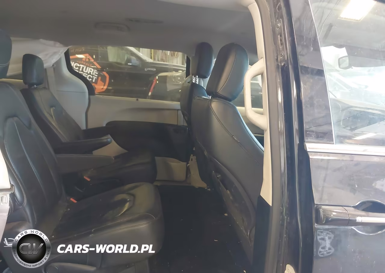 2018 Chrysler Pacifica Touring L VIN:2C4RC1BG5JR166956 - 8