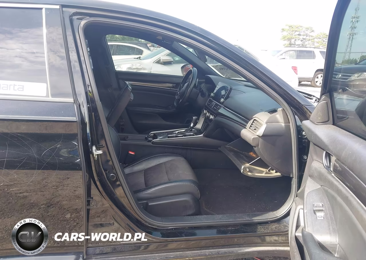 2018 Honda Accord Sport VIN:1HGCV1F3XJA173298 - 5