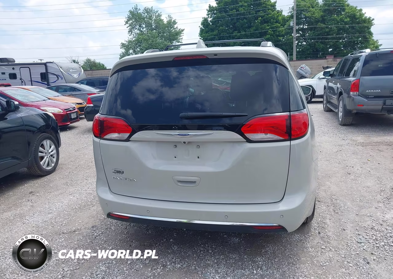 2019 Chrysler Pacifica Touring L VIN:2C4RC1BG4KR686230 - 16