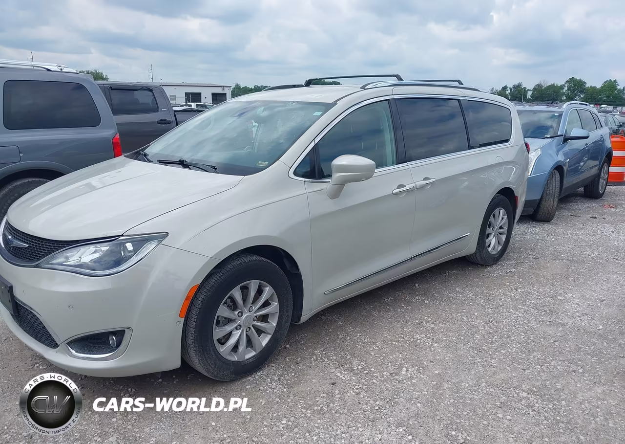 2019 Chrysler Pacifica Touring L VIN:2C4RC1BG4KR686230 - 2