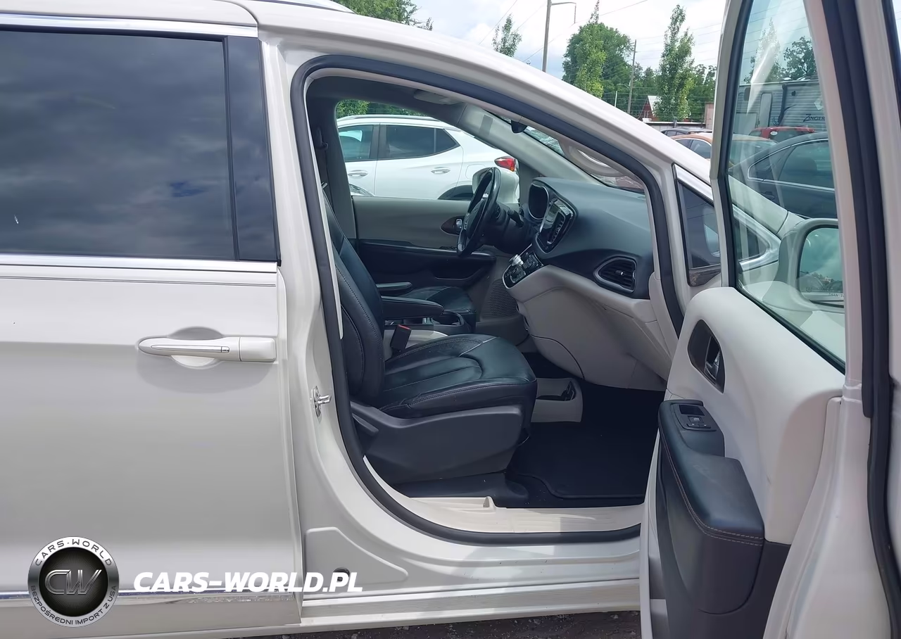 2019 Chrysler Pacifica Touring L VIN:2C4RC1BG4KR686230 - 5
