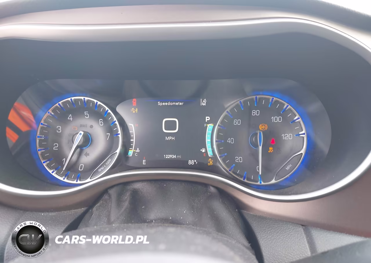 2019 Chrysler Pacifica Touring L VIN:2C4RC1BG4KR686230 - 7