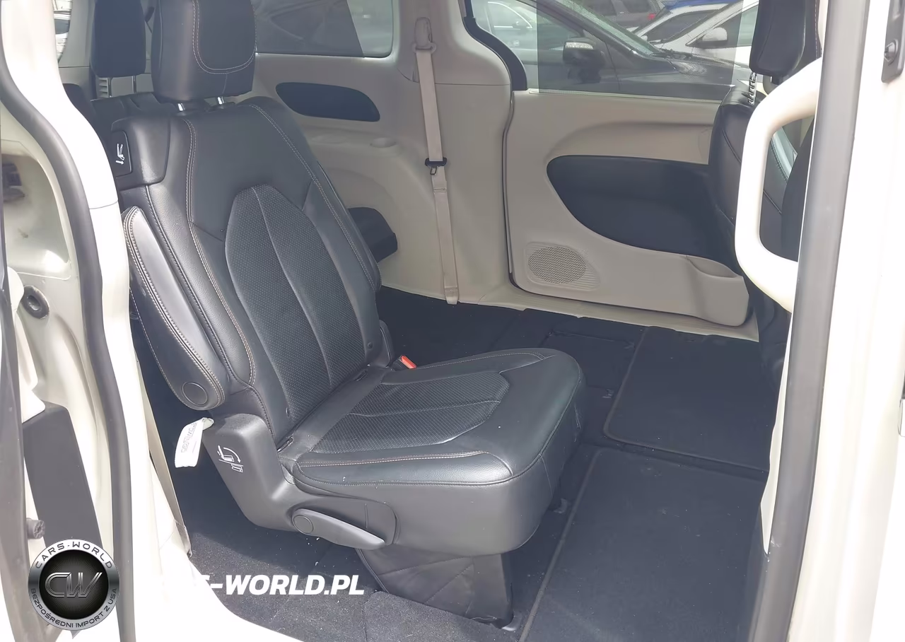 2019 Chrysler Pacifica Touring L VIN:2C4RC1BG4KR686230 - 8