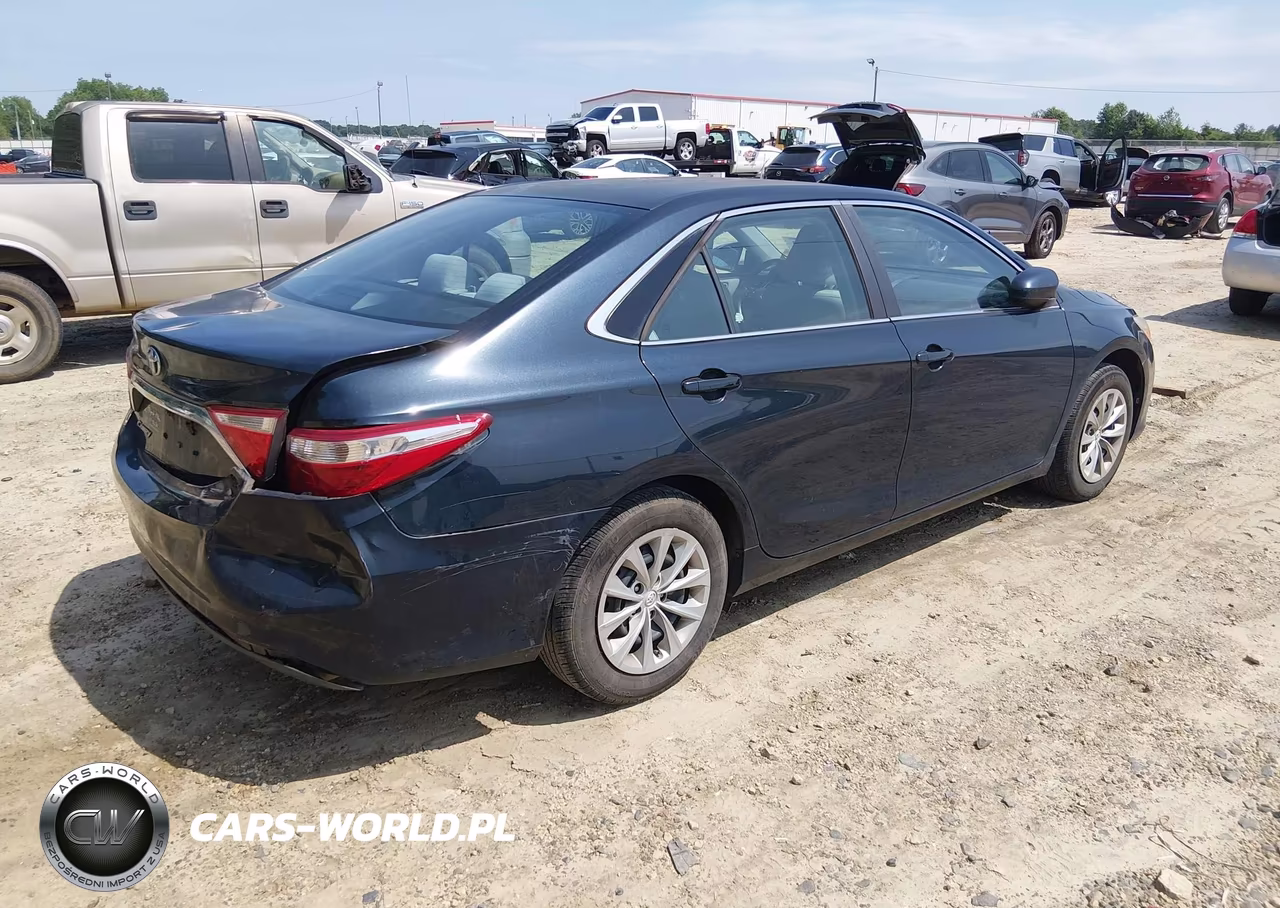2017 Toyota Camry Le VIN:4T1BF1FK1HU394033 - 4