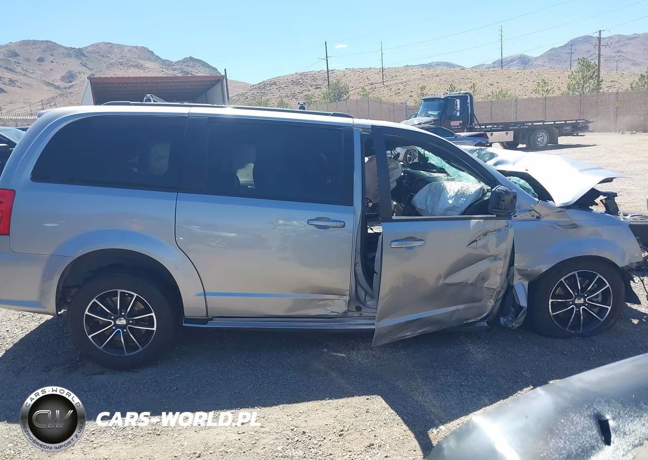 2018 Dodge Grand Caravan Gt VIN:2C4RDGEG3JR284158 - 13
