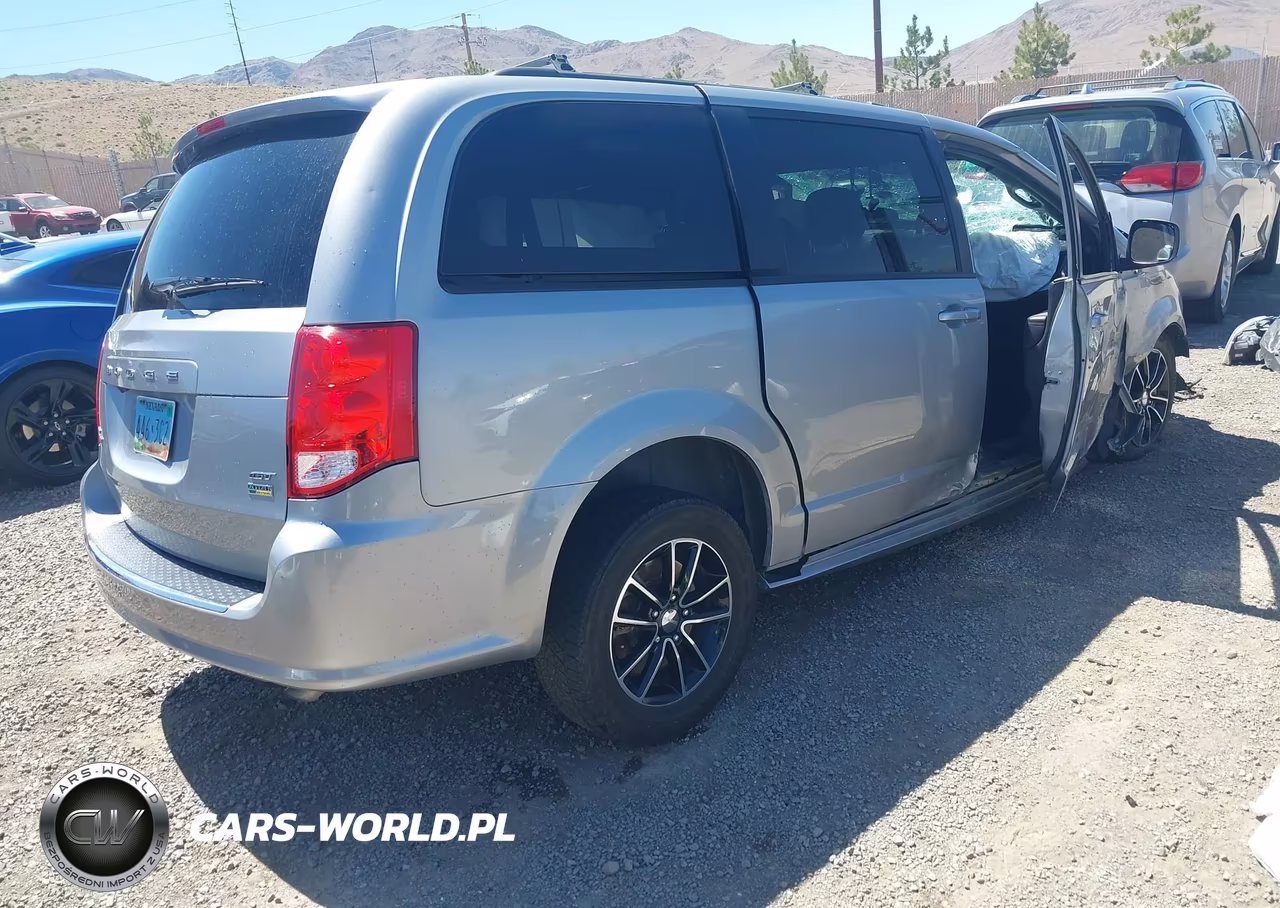 2018 Dodge Grand Caravan Gt VIN:2C4RDGEG3JR284158 - 4