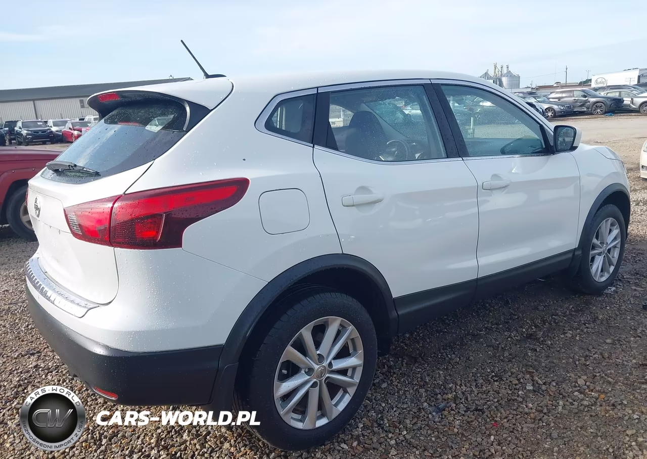 2018 Nissan Rogue Sport S VIN:JN1BJ1CP3JW183562 - 4