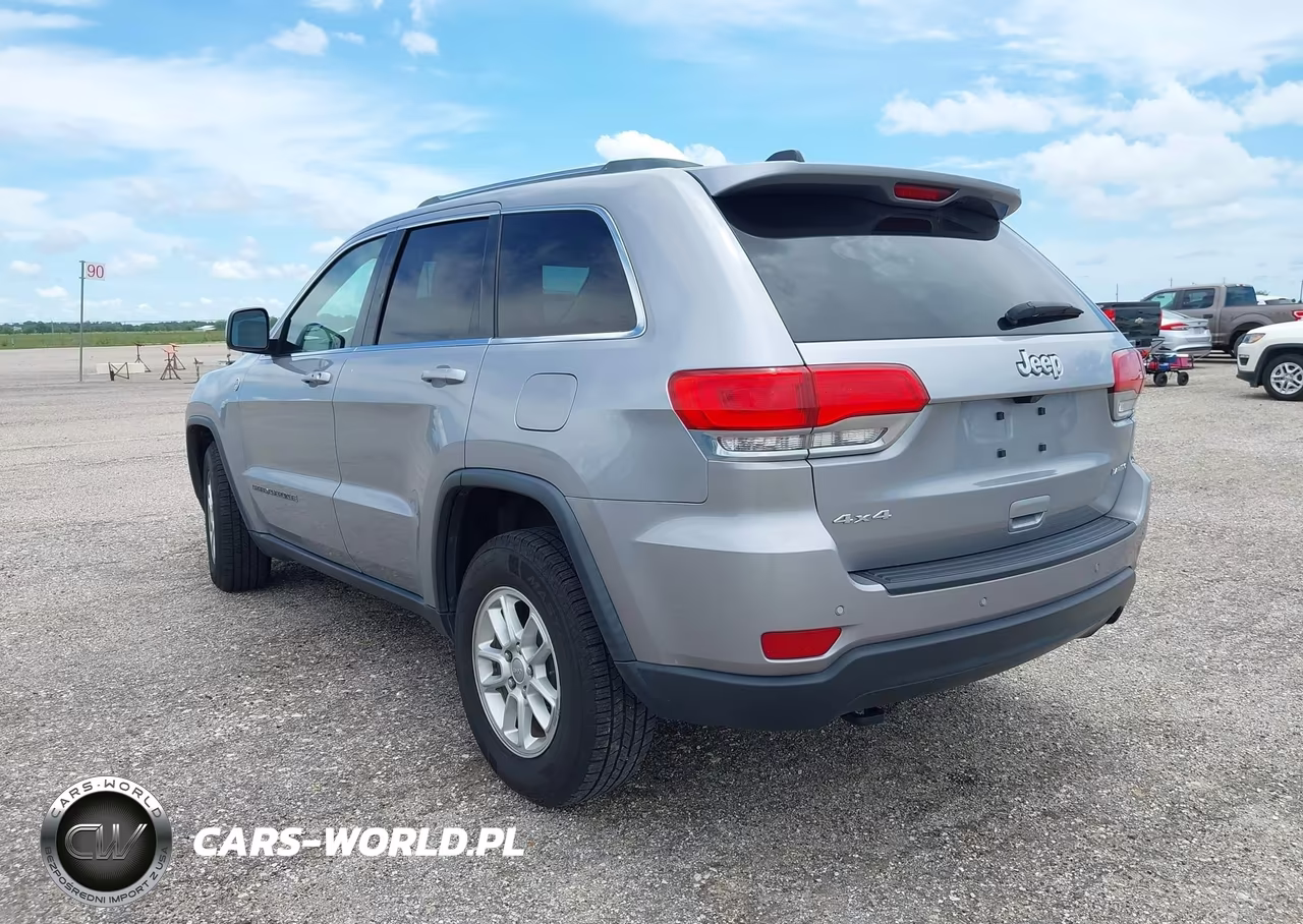 2019 Jeep Grand Cherokee Laredo E 4X4 VIN:1C4RJFAG2KC748642 - 3