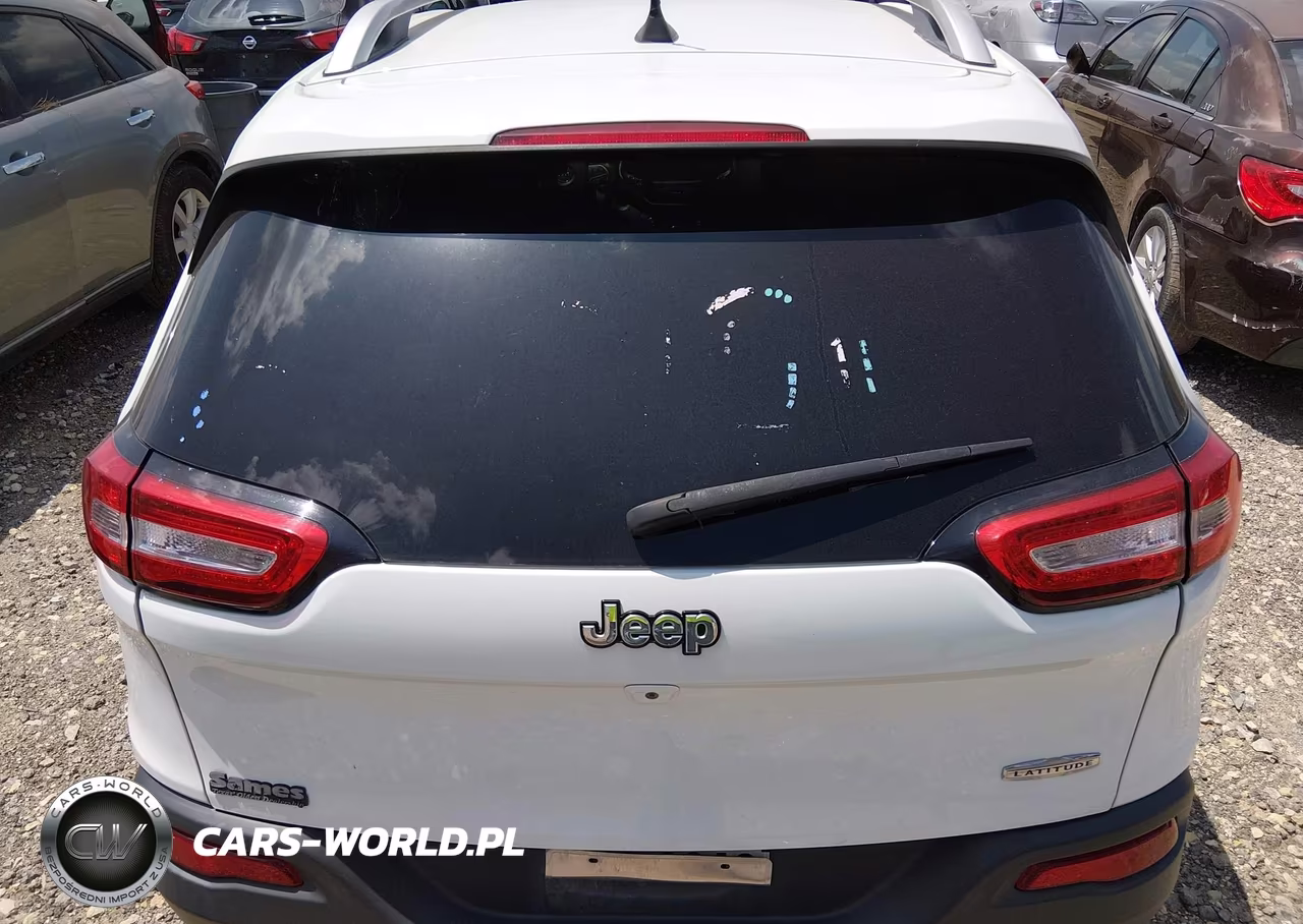 2016 Jeep Cherokee Latitude VIN:1C4PJLCBXGW352049 - 15