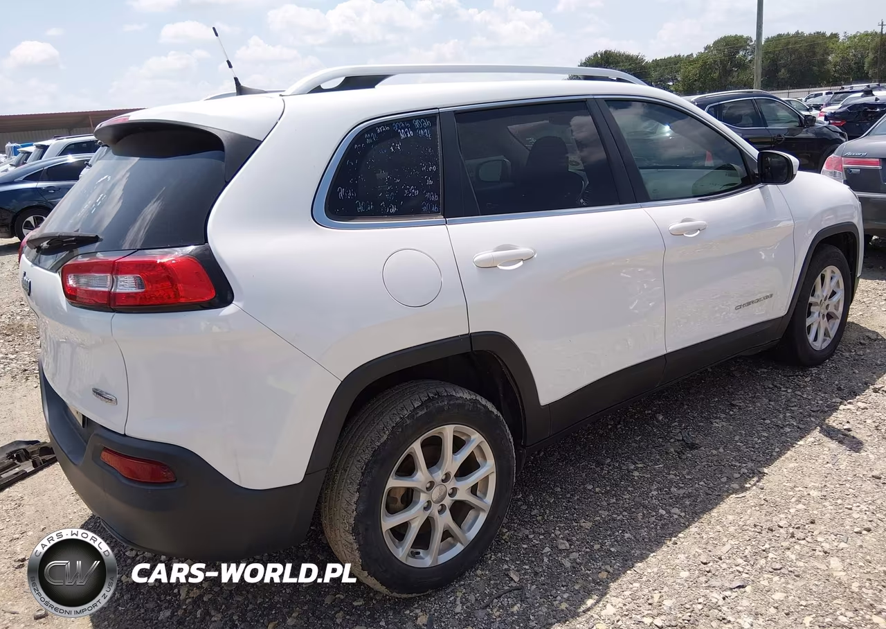 2016 Jeep Cherokee Latitude VIN:1C4PJLCBXGW352049 - 4