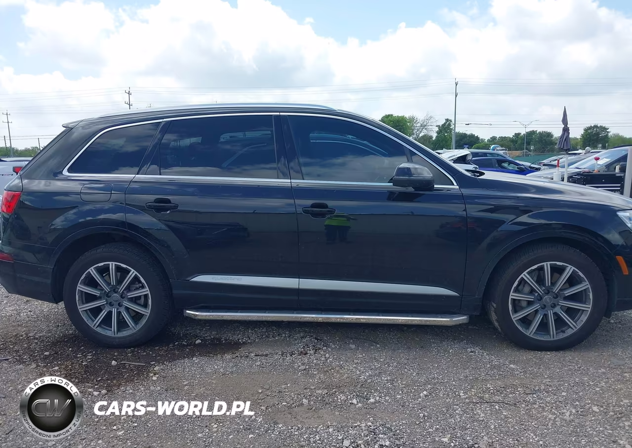 2018 Audi Q7 3.0T Premium VIN:WA1VAAF71JD044767 - 13