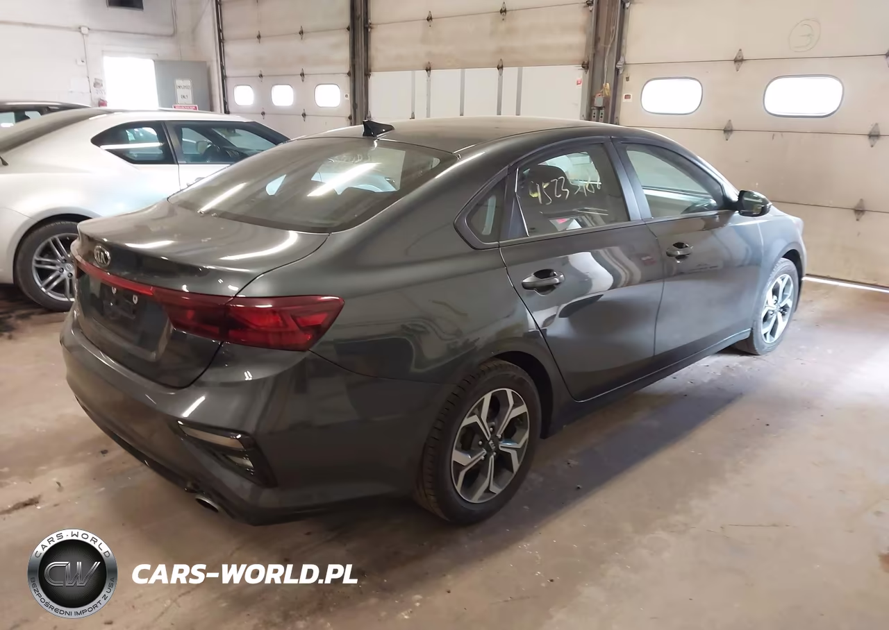 2019 Kia Forte Lxs VIN:3KPF24AD4KE113344 - 4
