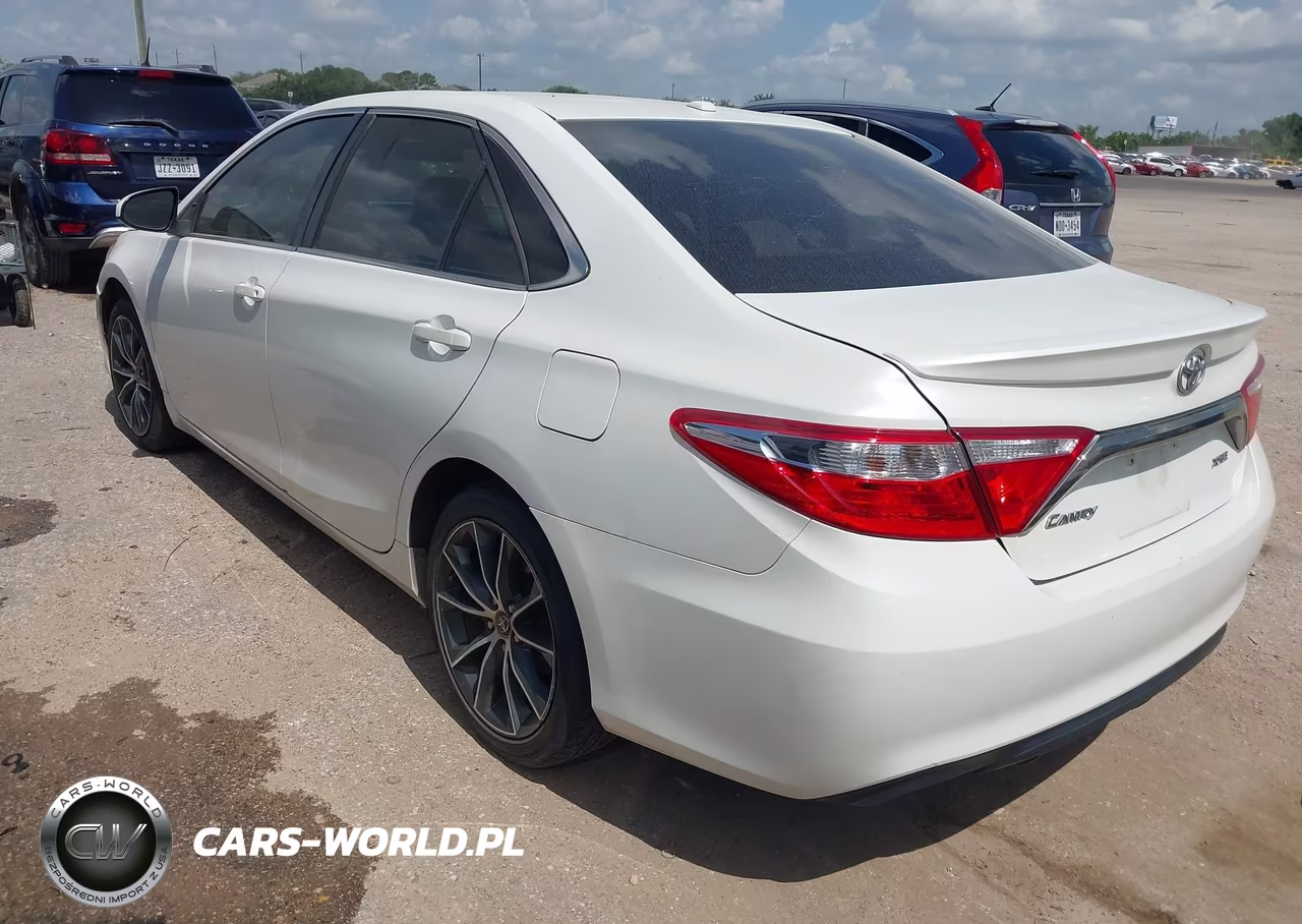 2017 Toyota Camry Xse VIN:4T1BF1FK8HU285343 - 3