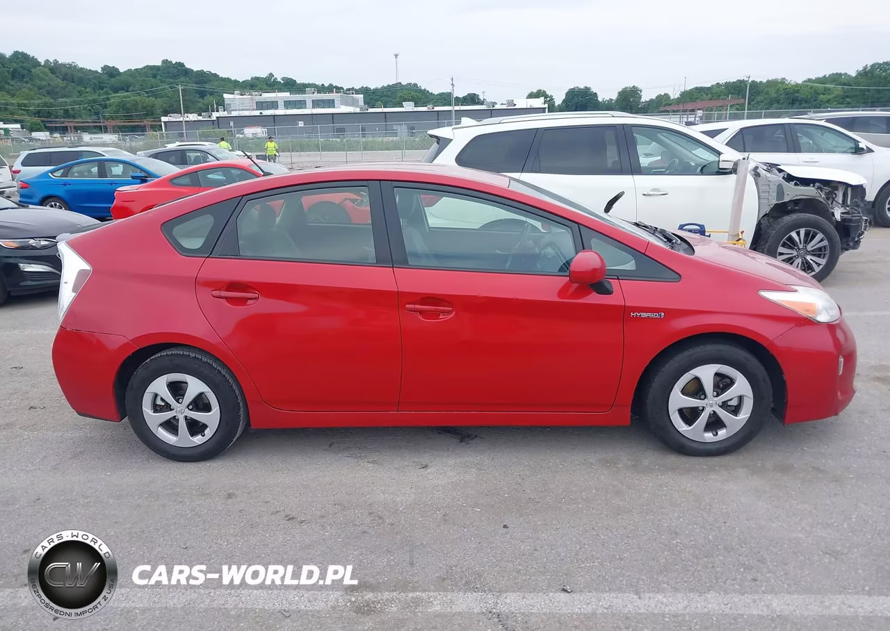 2015 Toyota Prius Two VIN:JTDKN3DUXF1909388 - 13