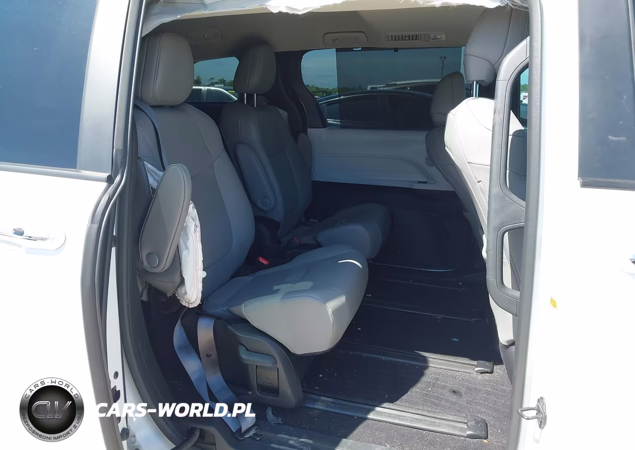 2025 Toyota Sienna Xle VIN:5TDJSKFC8SS156038 - 8