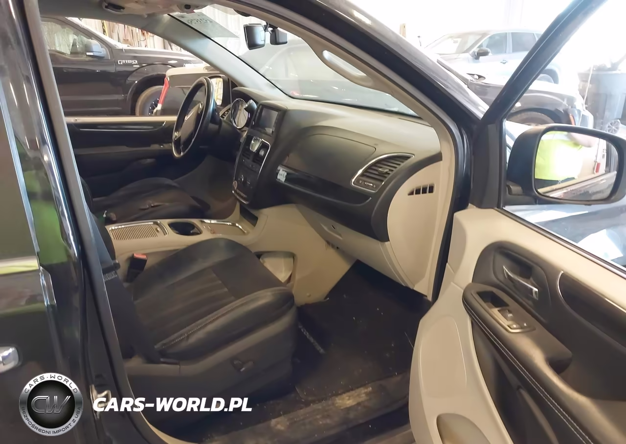 2014 Chrysler Town & Country Touring-L 30Th Anniversary VIN:2C4RC1CG1ER470578 - 5