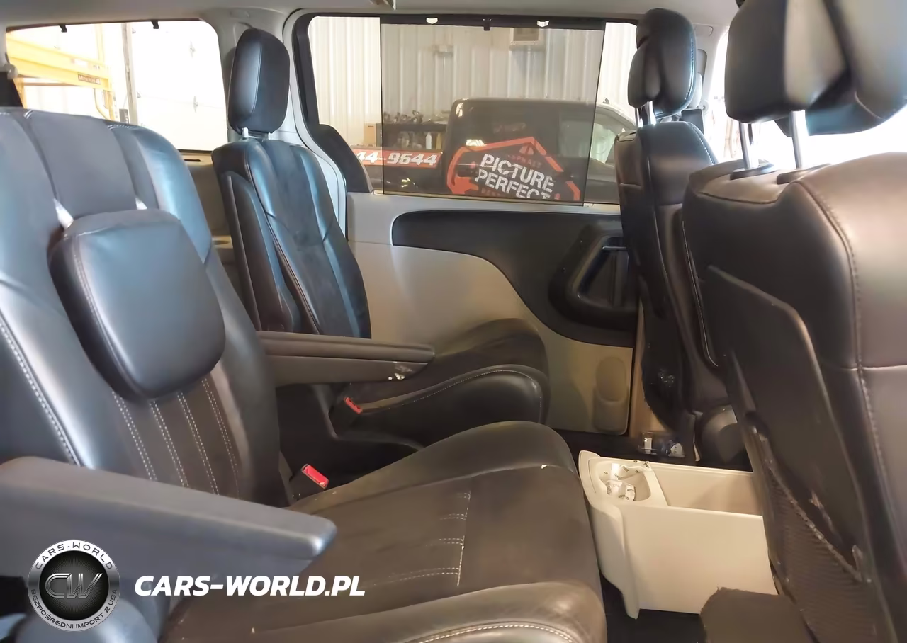 2014 Chrysler Town & Country Touring-L 30Th Anniversary VIN:2C4RC1CG1ER470578 - 8