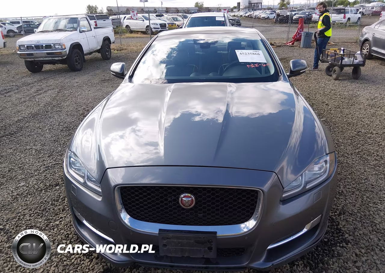 2018 Jaguar Xj R-Sport VIN:SAJWJ1CD6J8W13840 - 12