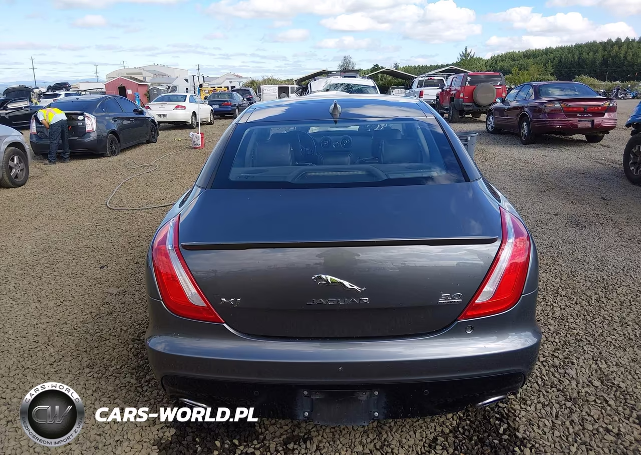 2018 Jaguar Xj R-Sport VIN:SAJWJ1CD6J8W13840 - 16