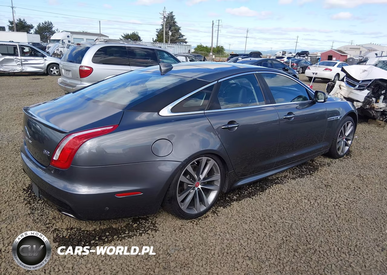 2018 Jaguar Xj R-Sport VIN:SAJWJ1CD6J8W13840 - 4
