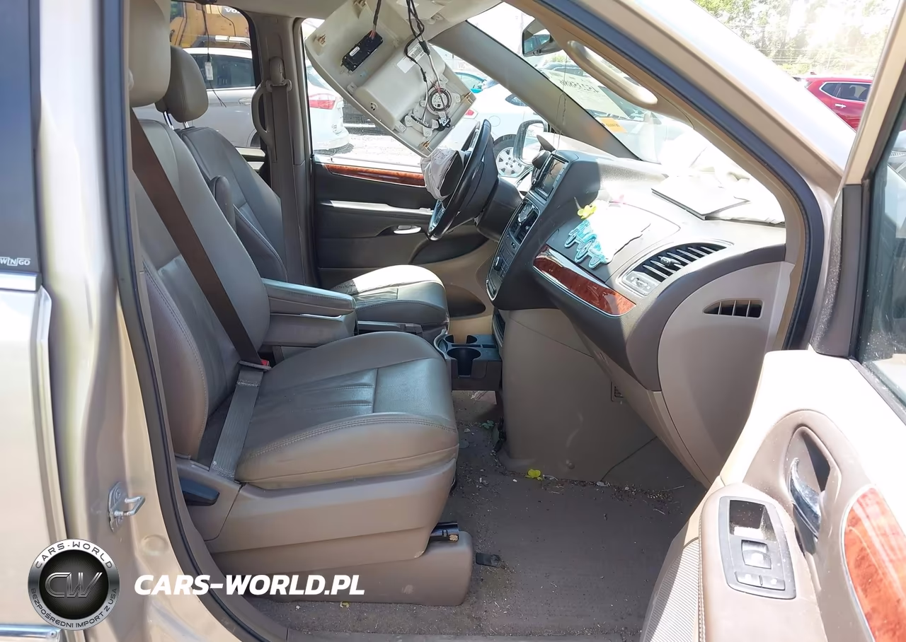 2014 Chrysler Town & Country Touring VIN:2C4RC1BG2ER276756 - 5