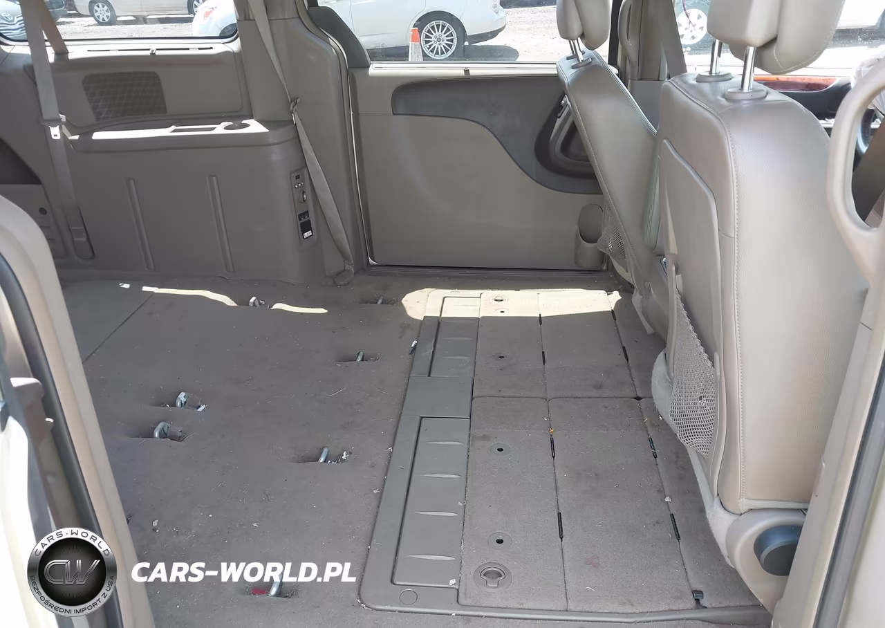 2014 Chrysler Town & Country Touring VIN:2C4RC1BG2ER276756 - 8