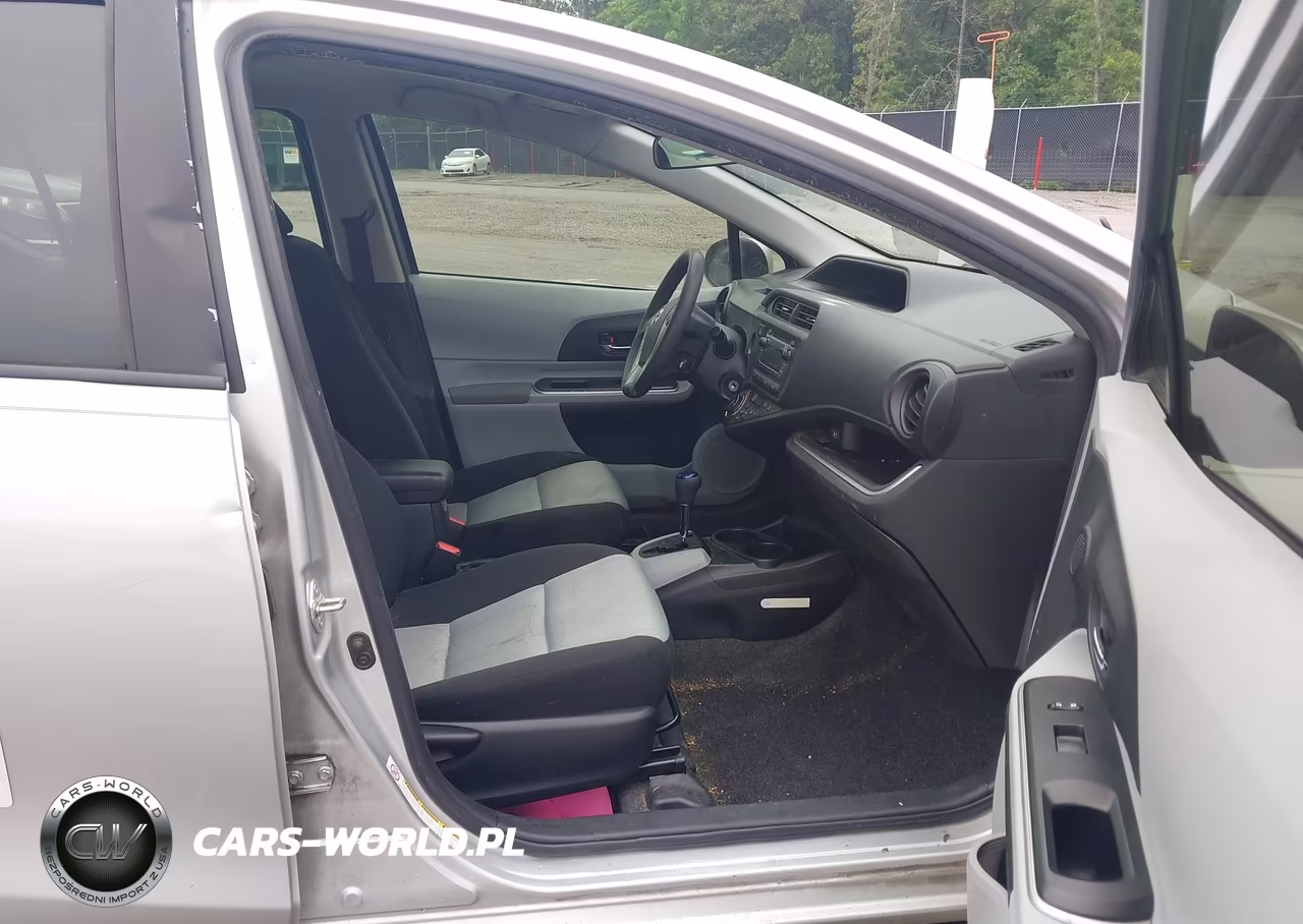 2014 Toyota Prius C Two VIN:JTDKDTB34E1079728 - 5