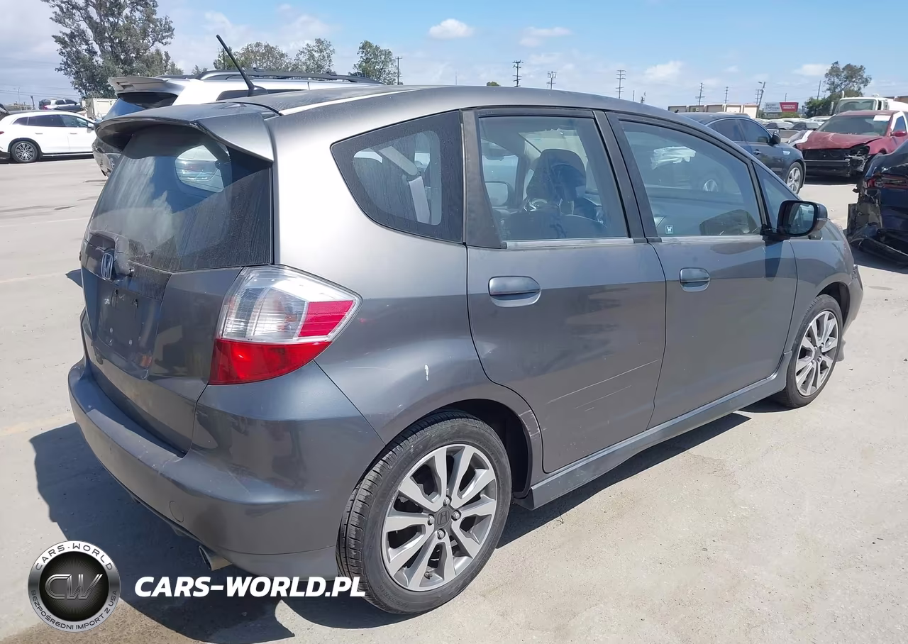 2013 Honda Fit Sport VIN:JHMGE8H58DC046659 - 4