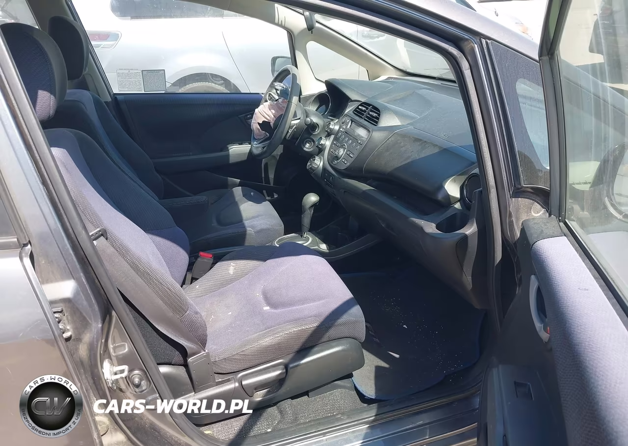 2013 Honda Fit Sport VIN:JHMGE8H58DC046659 - 5