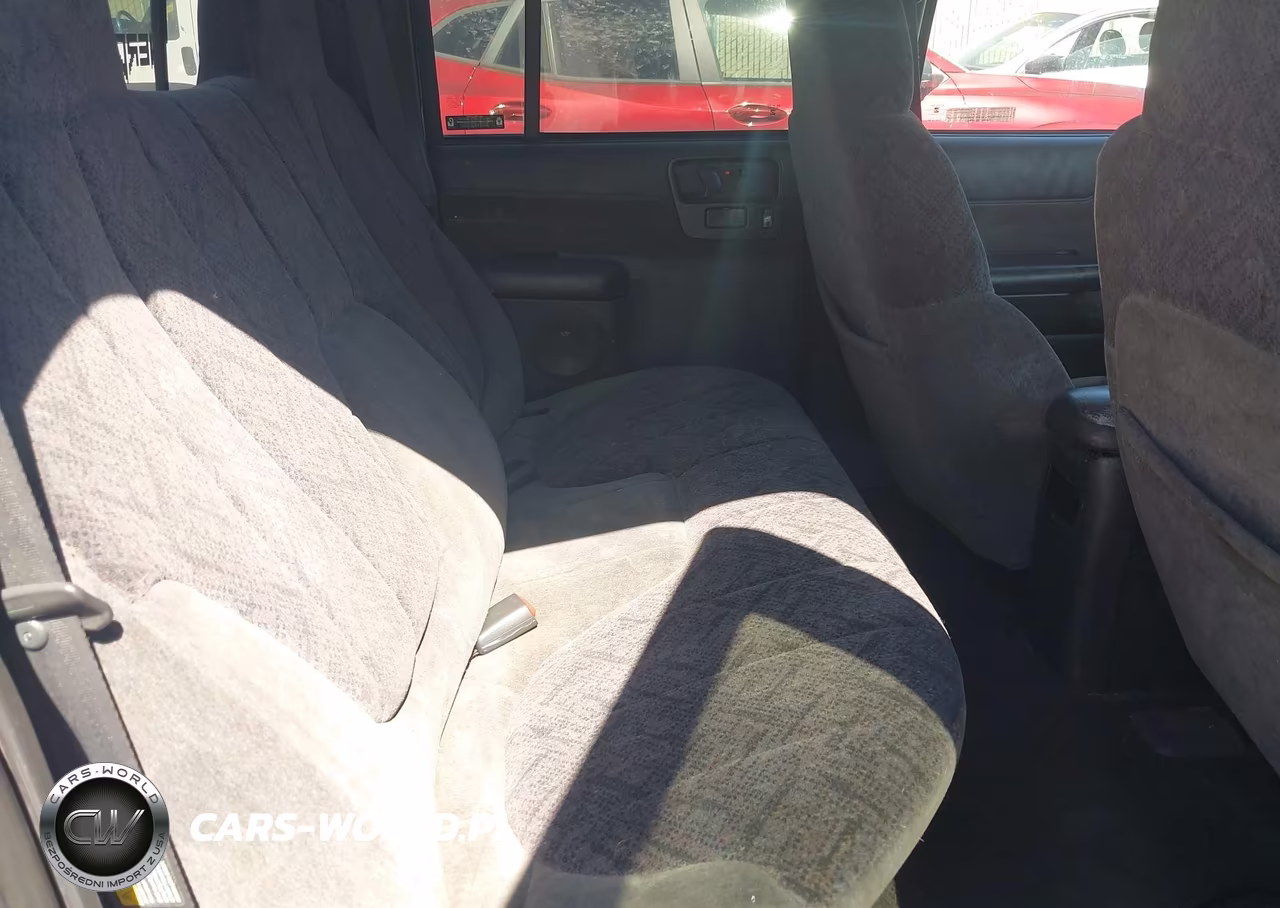 2002 Chevrolet S-10 Ls VIN:1GCDT13W22K185982 - 8