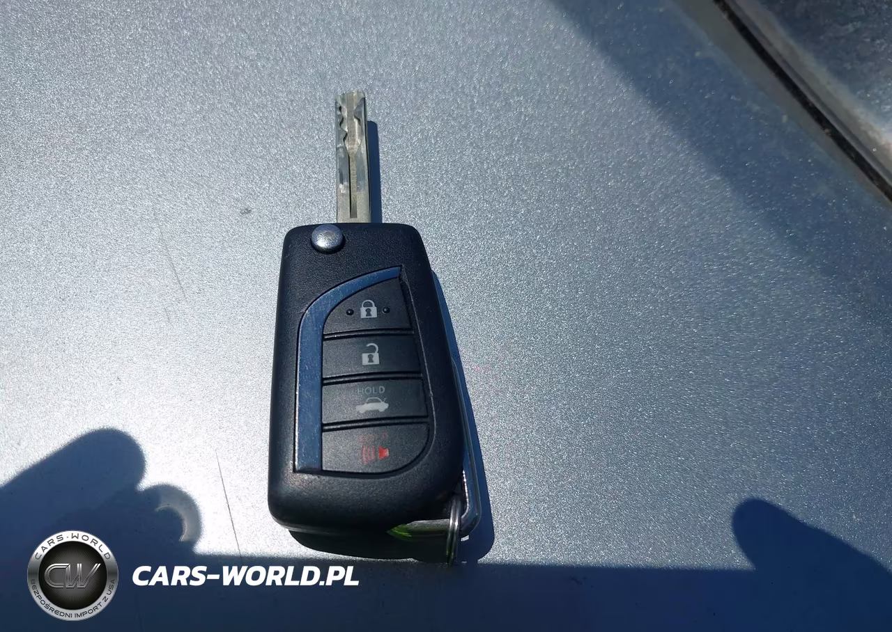 2018 Toyota Camry Le VIN:4T1B11HK4JU106944 - 11