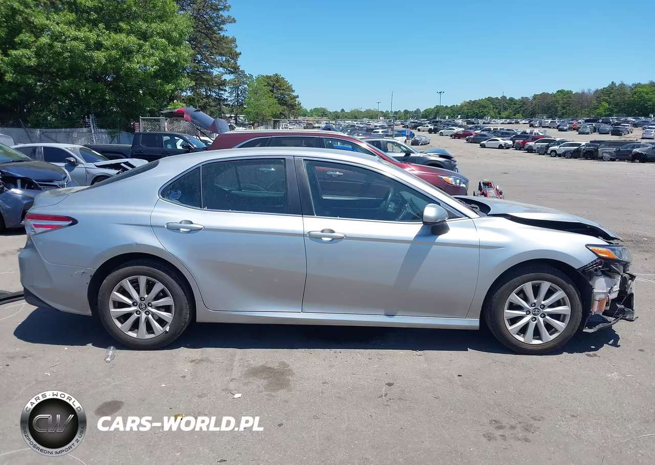 2018 Toyota Camry Le VIN:4T1B11HK4JU106944 - 14