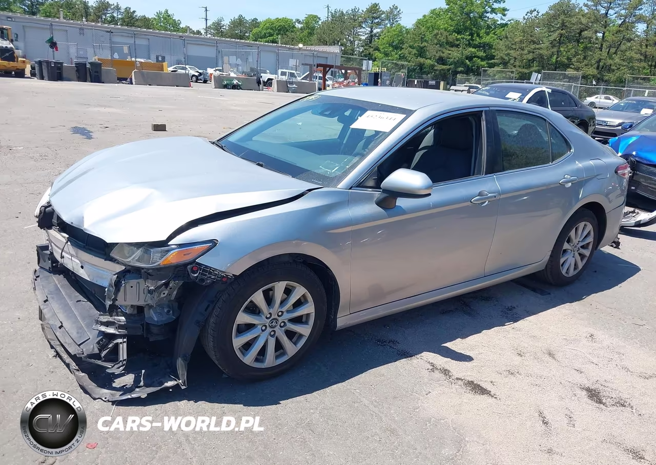 2018 Toyota Camry Le VIN:4T1B11HK4JU106944 - 2