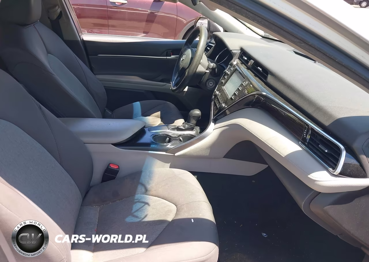 2018 Toyota Camry Le VIN:4T1B11HK4JU106944 - 5