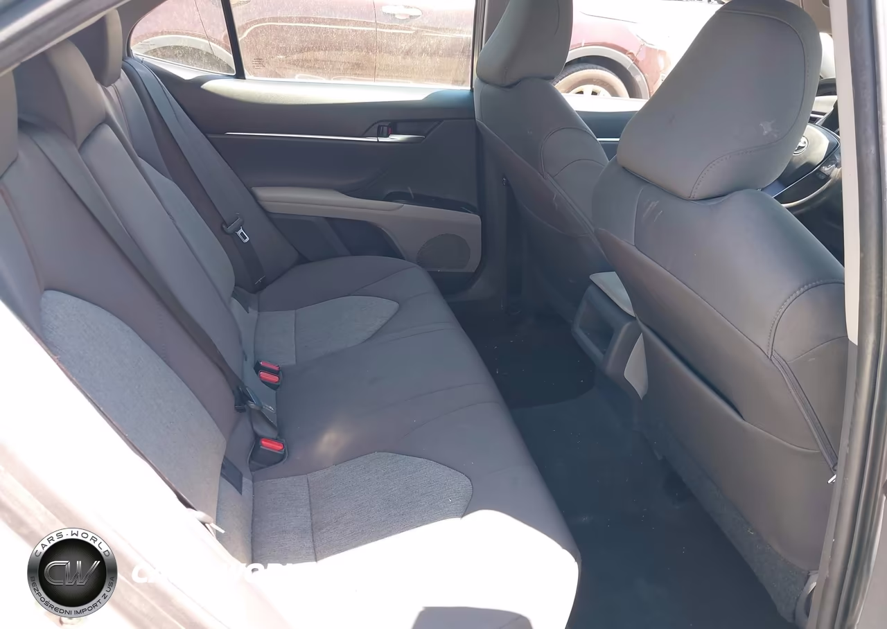 2018 Toyota Camry Le VIN:4T1B11HK4JU106944 - 8