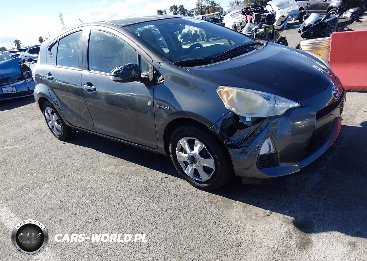 2014 Toyota Prius C Three – zdjęcie 1 z 11