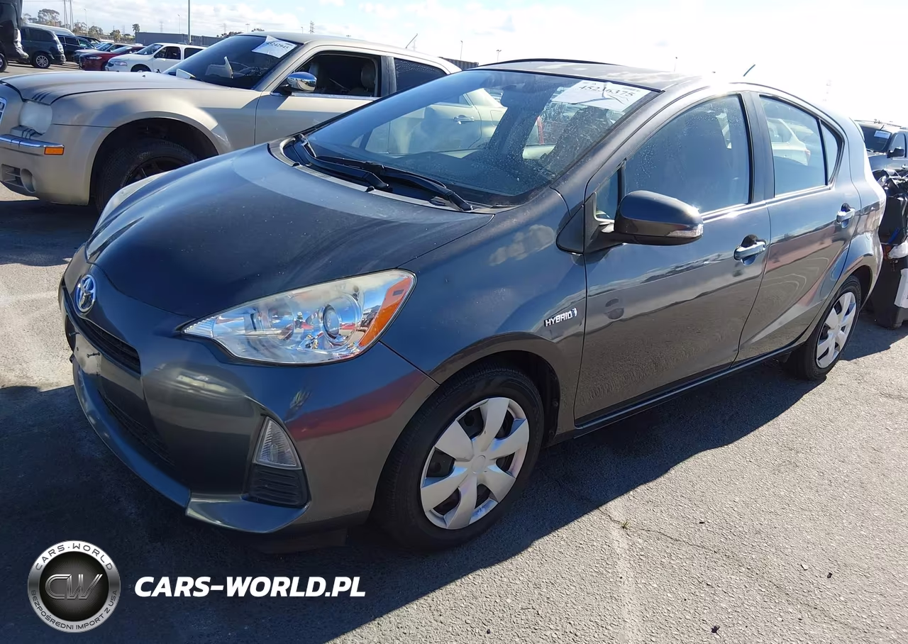 2014 Toyota Prius C Three VIN:JTDKDTB39E1563622 - 2