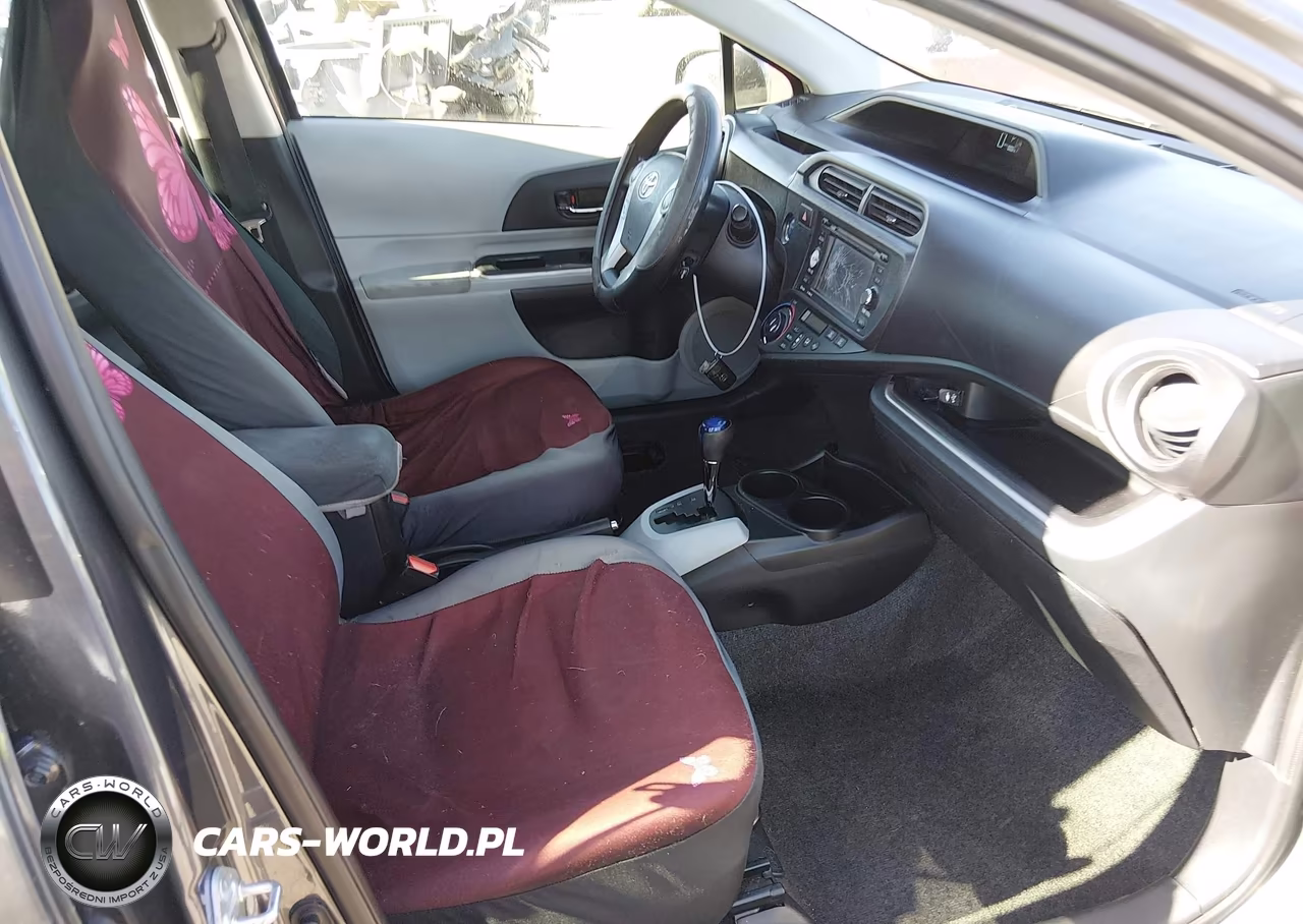 2014 Toyota Prius C Three VIN:JTDKDTB39E1563622 - 5