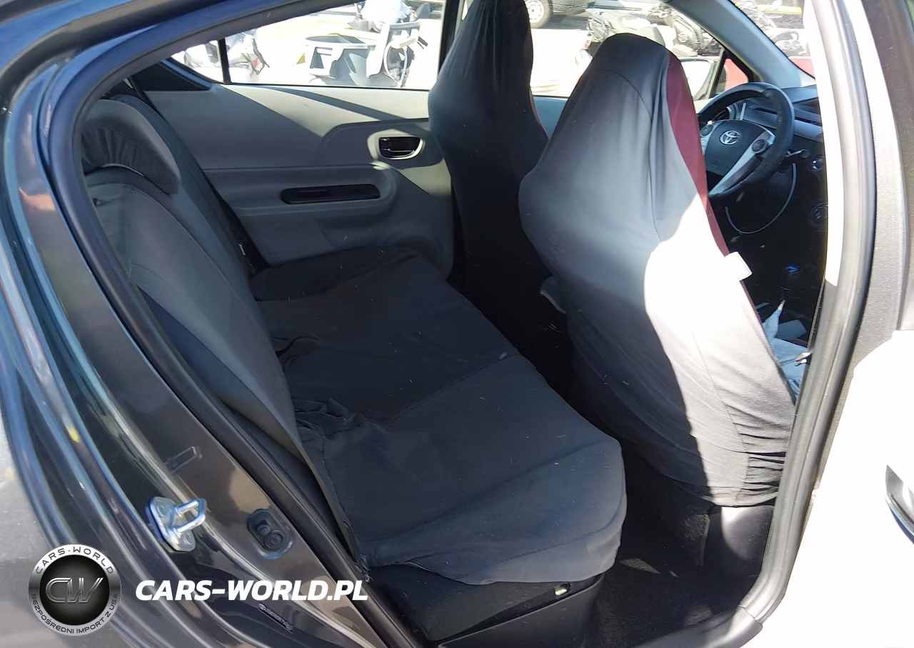 2014 Toyota Prius C Three VIN:JTDKDTB39E1563622 - 8