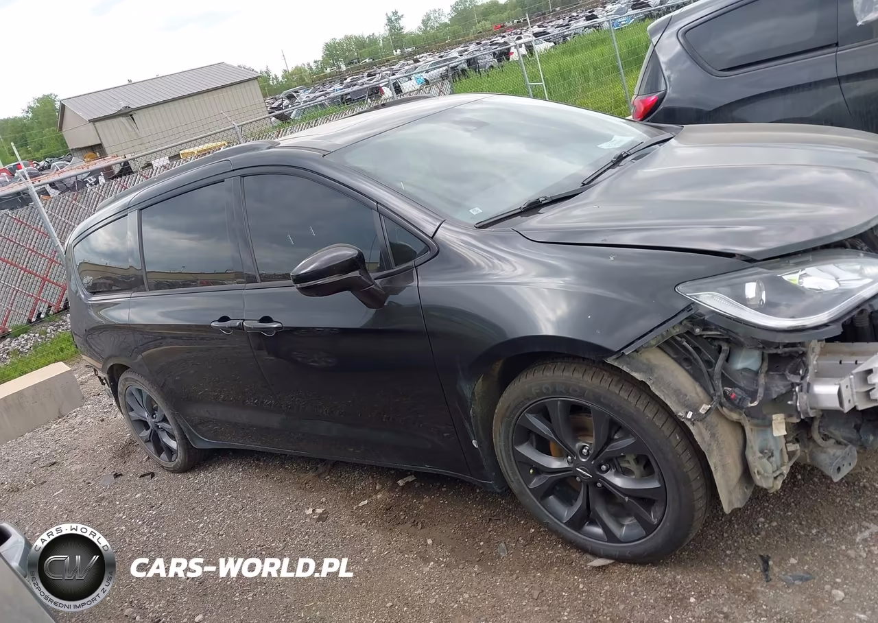 2019 Chrysler Pacifica Limited VIN:2C4RC1GG0KR634568 - 13