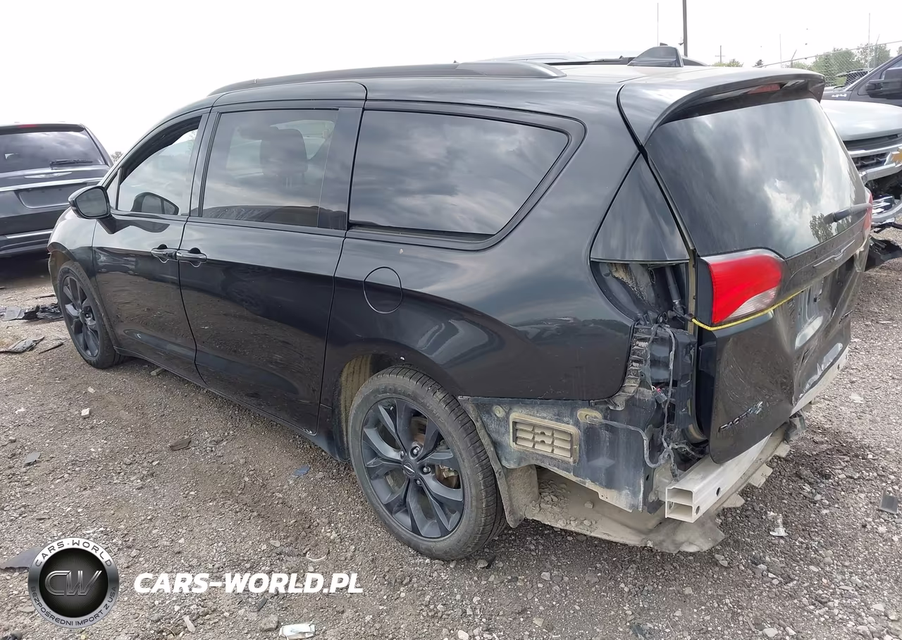 2019 Chrysler Pacifica Limited VIN:2C4RC1GG0KR634568 - 3