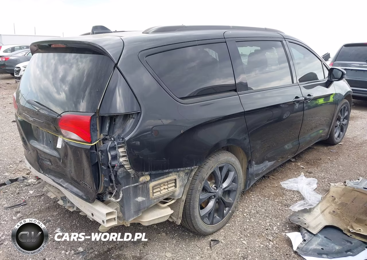 2019 Chrysler Pacifica Limited VIN:2C4RC1GG0KR634568 - 4