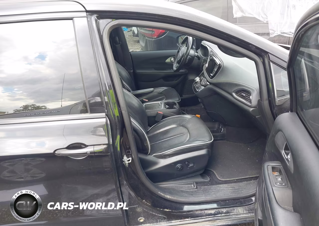 2019 Chrysler Pacifica Limited VIN:2C4RC1GG0KR634568 - 5