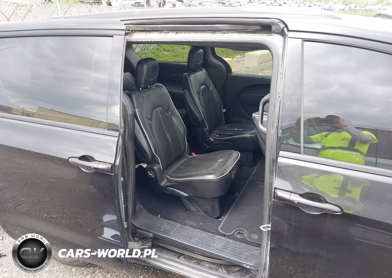 2019 Chrysler Pacifica Limited VIN:2C4RC1GG0KR634568 - 8