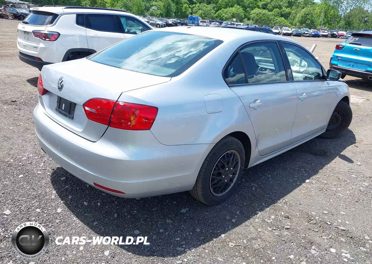 2013 Volkswagen Jetta 2.0L Base-2.0L S VIN:3VW2K7AJ2DM431703 - 4