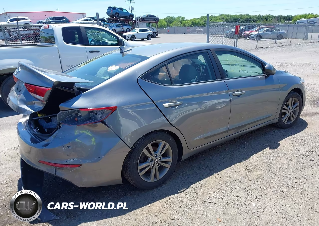 2018 Hyundai Elantra Sel VIN:5NPD84LF2JH357704 - 4