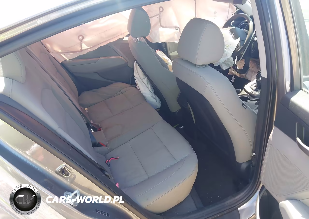 2018 Hyundai Elantra Sel VIN:5NPD84LF2JH357704 - 8